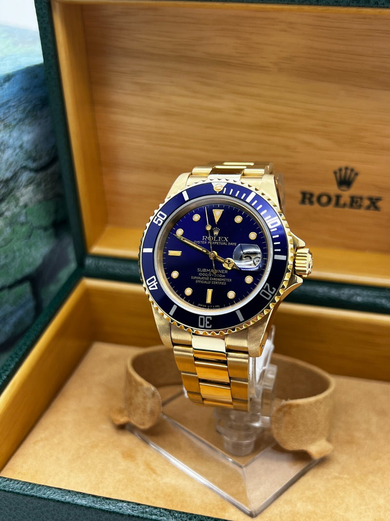 muooです。 Vintage Rolex Submariner 16808 NICE PATINA Blue Dial 18K Yellow Gold B